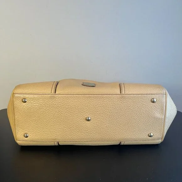 MCM Ivory Leather Shoulder Bag - Preowned - Picture 2 of 16